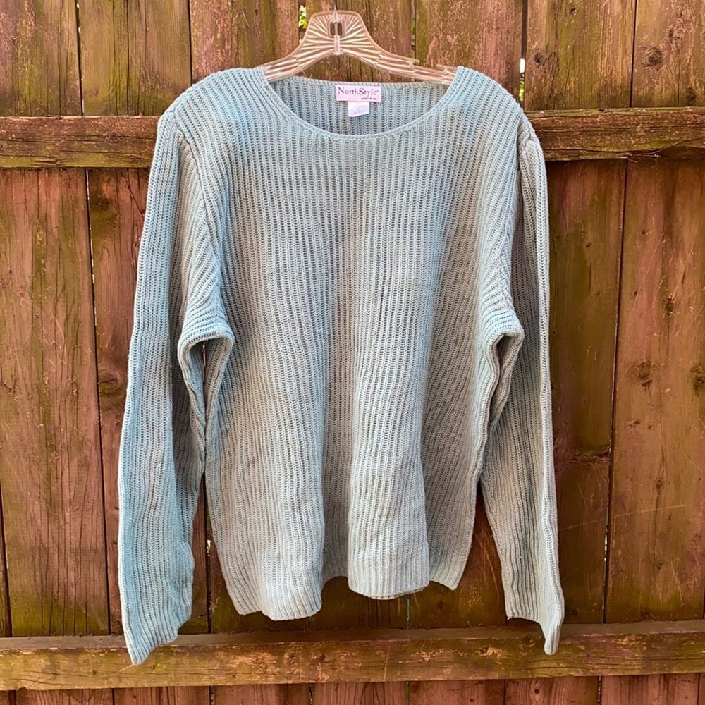 North Style sweater sz. M